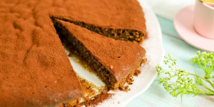 Beitragsbild des Blogbeitrags Französische Schokotarte mit Mandeln – einfach und sehr schokoladig!