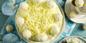 Beitragsbild des Blogbeitrags Raffaello-Torte mit weißer Schokolade!