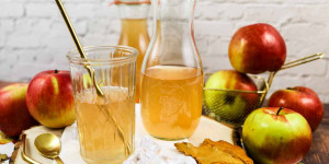Beitragsbild des Blogbeitrags Äpfel entsaften: Apfelsaft einkochen und haltbar machen ohne Zucker 