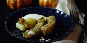 Beitragsbild des Blogbeitrags Gebackener Kürbis: paniertes Kürbisschnitzel mit Kartoffeln und Sauce Tartare