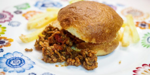 Beitragsbild des Blogbeitrags Sloppy Joe Burger mit Hackfleisch aus Samstagabend