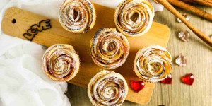 Beitragsbild des Blogbeitrags Apfelrosen Muffins mit Blätterteig