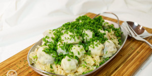 Beitragsbild des Blogbeitrags Selbstgemachte Innviertler Grammelknödel aus Nudelteig mit Sauerkraut 