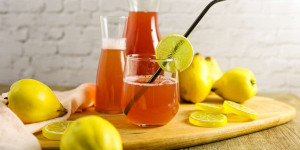 Beitragsbild des Blogbeitrags Quittensaft ohne Zucker einkochen, mit und ohne Dampfentsafter