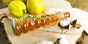 Beitragsbild des Blogbeitrags Quittenlikör selber machen mit Wodka