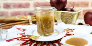 Beitragsbild des Blogbeitrags Bratapfelmarmelade mit und ohne Rosinen, weihnachtliche Marmelade