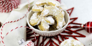 Beitragsbild des Blogbeitrags Vanillekipferl Rezept einfach: mit und ohne Mandeln, Haselnüssen, Walnüssen
