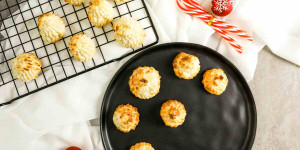 Beitragsbild des Blogbeitrags Kokosmakronen optional mit Marzipan, Kokosbusserl
