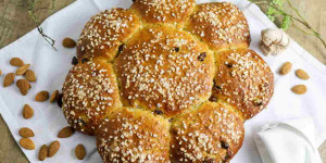 Beitragsbild des Blogbeitrags Dreikönigskuchen: Königskuchen aus Hefeteig