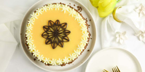 Beitragsbild des Blogbeitrags Eierlikörtorte mit Nussboden, einfach