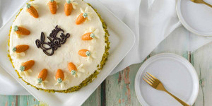 Beitragsbild des Blogbeitrags Rüblitorte Rezept mit Frischkäse Frosting