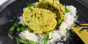 Beitragsbild des Blogbeitrags Bärlauchknödel mit Butter und Parmesan 