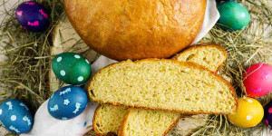 Beitragsbild des Blogbeitrags Osterbrot nach Omas Rezept mit Anis und Trockengerm