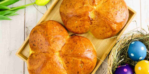Beitragsbild des Blogbeitrags Osterpinze Rezept mit Trockengerm mit Tipp zum Einschneiden