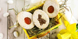 Beitragsbild des Blogbeitrags Ostereier Kekse mit Aprikosenmarmelade und Nutella 