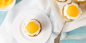 Beitragsbild des Blogbeitrags Spiegelei-Muffins, fruchtige Kuchen für Ostern