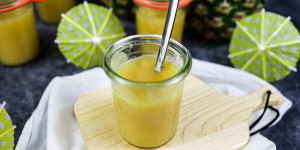 Beitragsbild des Blogbeitrags Pina-Colada-Marmelade ohne Alkohol oder Ananas-Kokos-Konfitüre