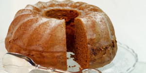 Beitragsbild des Blogbeitrags Schoko-Gugelhupf aus Dr. Oetker Schokoladenkuchen