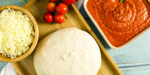 Beitragsbild des Blogbeitrags Schneller Pizzateig mit Trockenhefe aus Das große Italien Backbuch, EMF