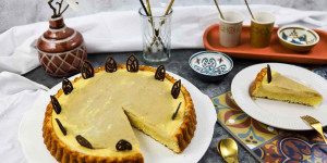 Beitragsbild des Blogbeitrags Schneller Rhabarberkuchen mit Pudding aus Rührteig