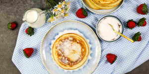 Beitragsbild des Blogbeitrags Grundrezept Fluffige Pfannkuchen mit Eischnee, extra flaumige Pancakes 