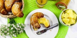 Beitragsbild des Blogbeitrags Ananasmarmelade mit frischen Früchten, Ananaskonfitüre selber machen
