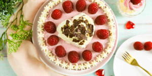 Beitragsbild des Blogbeitrags Himbeertorte mit Mascarpone, Muttertagstorte