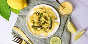 Beitragsbild des Blogbeitrags Pasta mit grünem Spargel und Sauce Hollandaise