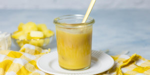Beitragsbild des Blogbeitrags Pina-Colada-Marmelade ohne Alkohol oder Ananas-Kokos-Konfitüre