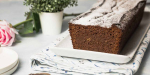 Beitragsbild des Blogbeitrags Schneller Becherkuchen mit Sauerrahm, Benco und Walnüssen