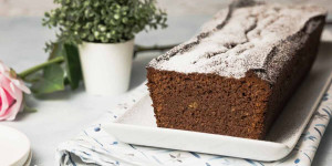 Beitragsbild des Blogbeitrags Schneller Becherkuchen mit Sauerrahm, Benco und Walnüssen