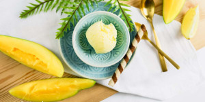 Beitragsbild des Blogbeitrags Mango Eis selber machen mit Eismaschine