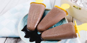 Beitragsbild des Blogbeitrags Schokoeis am Stiel, Schokoladeneis ohne Eismaschine
