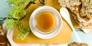 Beitragsbild des Blogbeitrags Stachelbeer Marmelade ohne Kerne einkochen