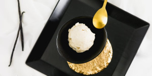 Beitragsbild des Blogbeitrags Veganes Vanilleeis aus der Eismaschine