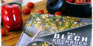 Beitragsbild des Blogbeitrags Ofenlachs mit Kartoffeln nach provenzialischer Art aus Das Blech-Kochbuch 