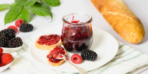 Beitragsbild des Blogbeitrags Himbeer Brombeer Marmelade ohne Kerne 