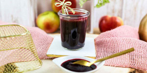 Beitragsbild des Blogbeitrags Apfel-Holunder-Marmelade, Konfitüre mit Holunderbeeren