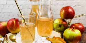 Beitragsbild des Blogbeitrags Äpfel entsaften: Apfelsaft einkochen und haltbar machen ohne Zucker