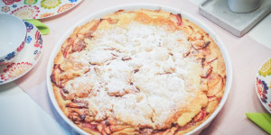 Beitragsbild des Blogbeitrags Steirischer gedeckter Apfelkuchen mit Mürbteig aus Feingebäck vom Ofner