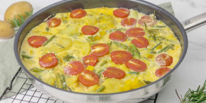 Beitragsbild des Blogbeitrags Frittata mit Spargel und Kartoffeln selber machen