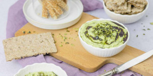 Beitragsbild des Blogbeitrags Pikanter Kürbiskernölaufstrich mit Frischkäse 