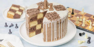 Beitragsbild des Blogbeitrags Schokoladige Schachbrett-Torte selber machen