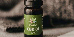 Beitragsbild des Blogbeitrags CBD-Öl im Test || ist der Hype gerechtfertigt?
