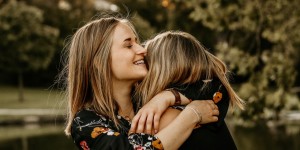 Beitragsbild des Blogbeitrags Beste Freunde-Shooting || Theresa & Marion