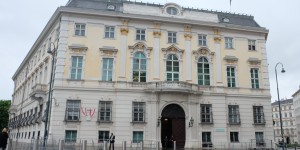 Beitragsbild des Blogbeitrags Reisswolf-Affäre – ÖVP-Mitarbeiter vernichtete Festplatte vor Amtsübergabe, 383