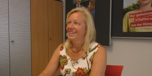 Beitragsbild des Blogbeitrags Krankenkassenreform enteignet Arbeitnehmer – Verena Nussbaum zur Nationalratswahl 2019 – Inside Politics Ep: 53