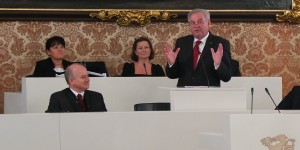 Beitragsbild des Blogbeitrags SCHÜTZENHÖFER WIEDER LANDESHAUPTMANN -LANDTAG WÄHLT NEUE LANDESREGIERUNG – 398