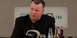 Beitragsbild des Blogbeitrags Fall Aschbacher – Plagiatsprüfer Stefan Weber im Interview – 427 