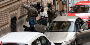 Beitragsbild des Blogbeitrags Polizeieinsatz nach Körperverletzung in Graz – Tatverdächtiger besaß Suchtmittel
